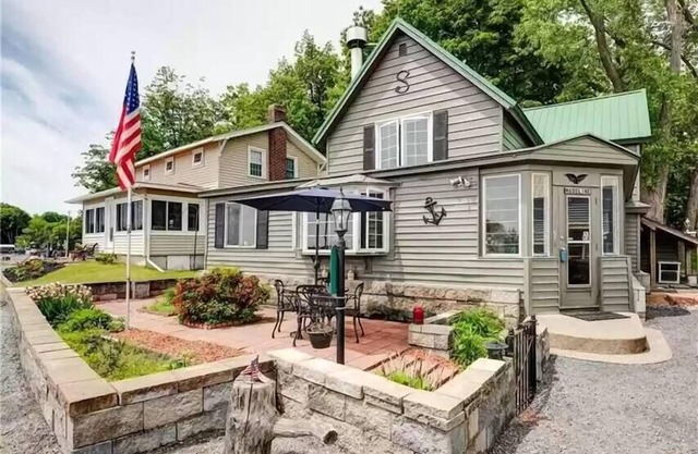Rustic Riverside Charm and Exclusive Fishing Access!