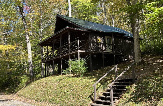 Rustikale, abgelegene Getaway Cabin im Wald auf 85 Acres gelegen.