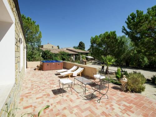 Rustic Sicilian Retreat with Spa