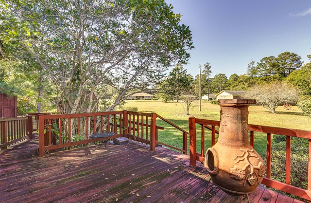 Rustic Thomasville Home w/Deck: 2 Mi to Downtown!