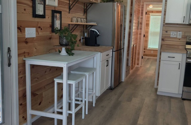 Cabin for families or couples - pets stay free!