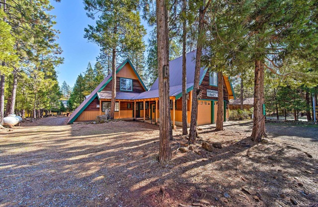 Rustic Trinity Center Cabin w/ Deck Near Fishing!
