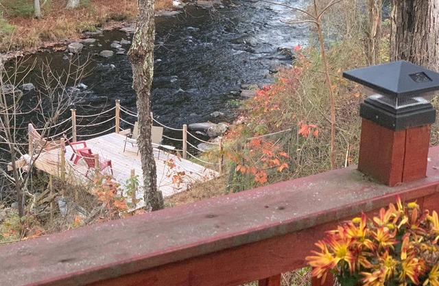 Rustic two bedroom cottage on riverside in Shohola PA