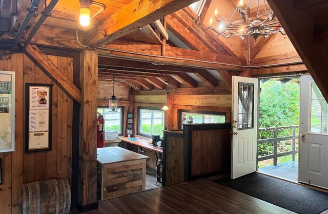 Rustic Vermont Mountain Lodge Retreat / Fall & Winter Exclusive