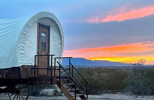 Rustic Wagon Getaway | Hot Tub/Stargazing/Views