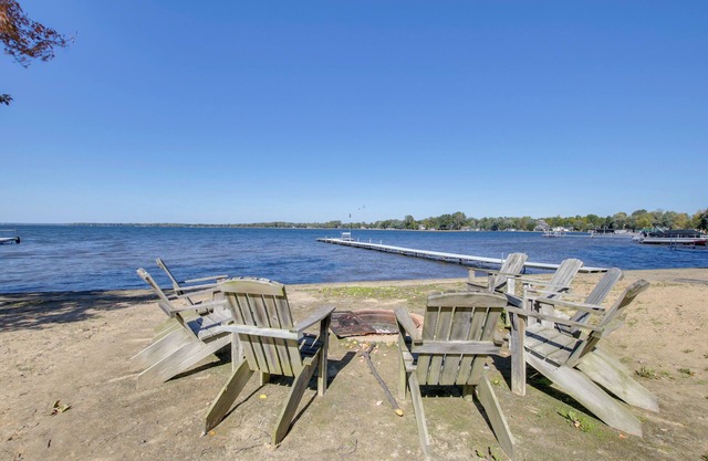 Rustic Wisconsin Cabin on Shawano Lake!