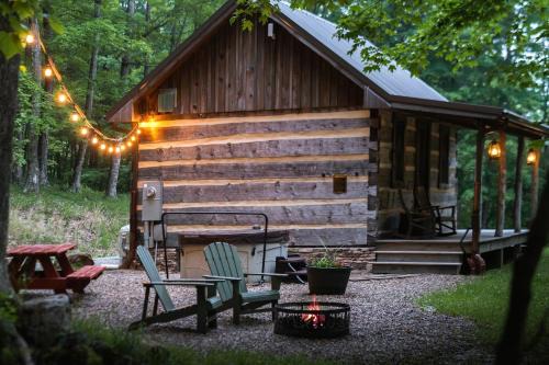 Rustic Wooden Cabin with Hot-tub in Riverton, West Virginia
