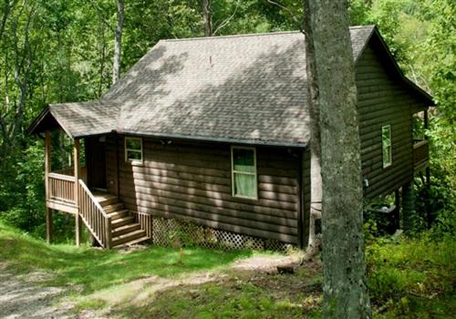 Rustic Yet Modern Fishing and White Water Rafting Cabin in Scenic Nantahala Mountains of North Carolina