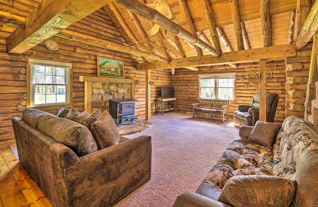 Rustic Zanesville Getaway w/ Expansive Yard!