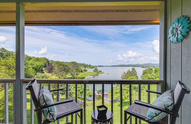 Rutledge Hilltop Home on Cherokee Lake w/ Decks!