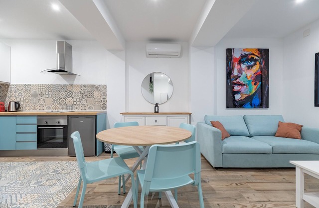 Ruzafa Vertical. WiFi + Air Conditioning + Inner patio