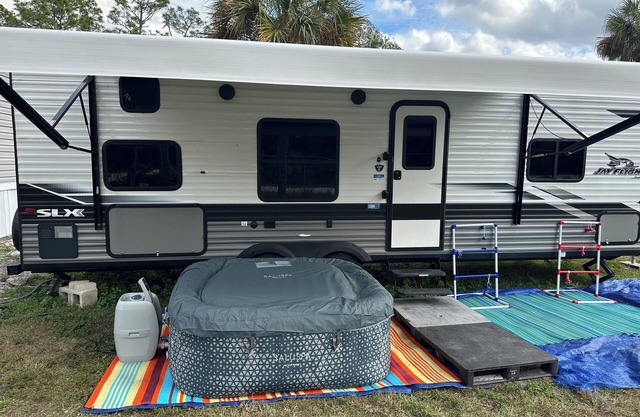 “RV Country Living” Glamping