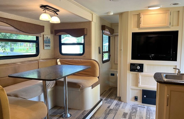RV Experience - 12 Minutes to Glacier!