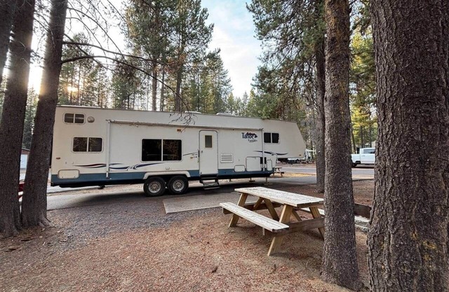 RV Glamping in Crescent Lake!