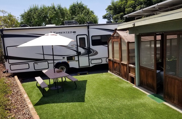 RV Glamping Private Bedroom, Bath, Kitchen, WiFi, AC, Free Parking & EV Charging