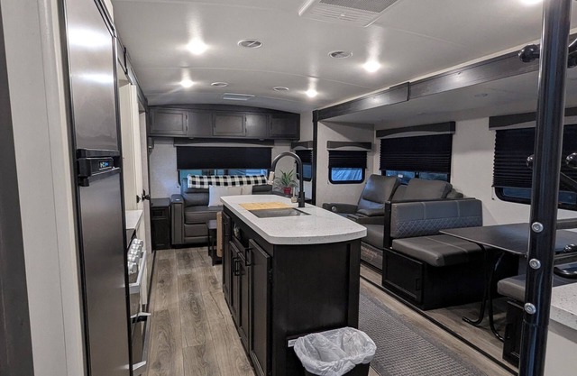 Cozy RV in Frederickson with WiFi, AC