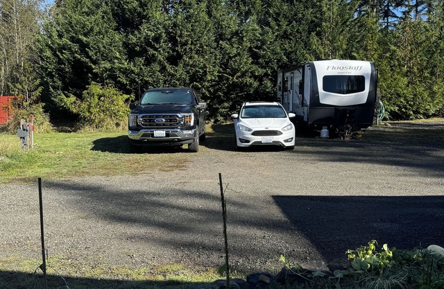 RV Spaces with hookups, 5 private country acres, 20 min to town, Family friendly