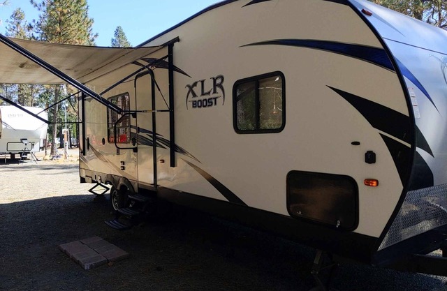 RV11 XLR - 27' Family Toy Hauler - Sleeps 6