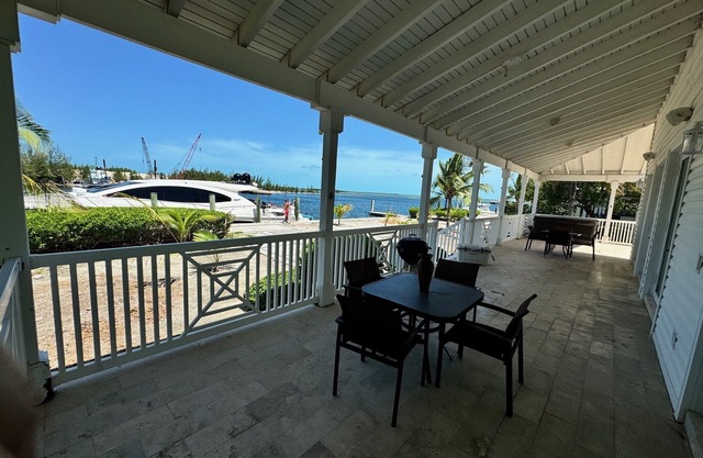 RW BIMINI RESORT. 2 Bett / 2bath Einheit, 6 Personen. Auch ein 65 Fuß Boot Slip für $ 250 / Tag