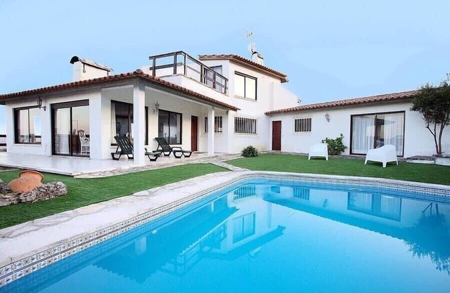 Fantastische Deluxe Villa mit Pool, Garten und Spielzimmer