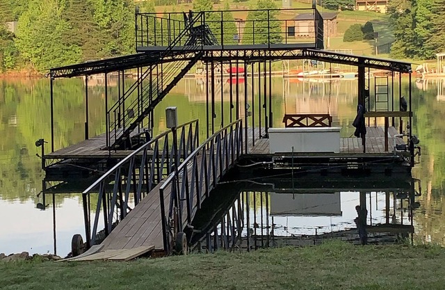 Weit offene Ansichten! S. Lake Lanier Atemberaubende Waterfront-Neu renoviert