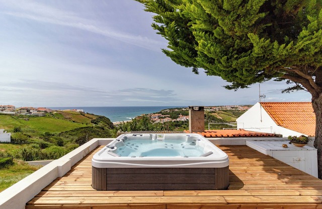 S. Lourenço BeachHouse Ericeira - jacuzzi with sea view