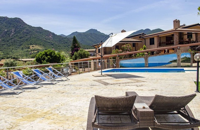 S'Omu e Assunta 1P Wohnung mit Terrasse und privatem Pool.