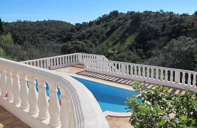 Landestypische ruhig gelegene Villa mit privatem Pool und WLAN, hundefreundlich