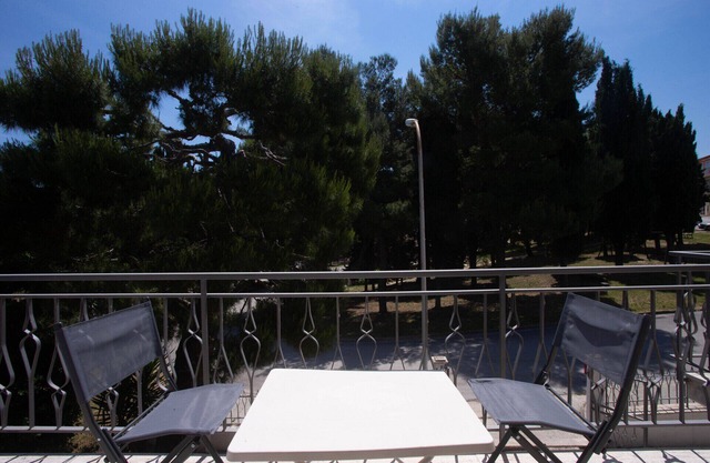 S173 - Sirolo, large three-room apartment convenient to the left services