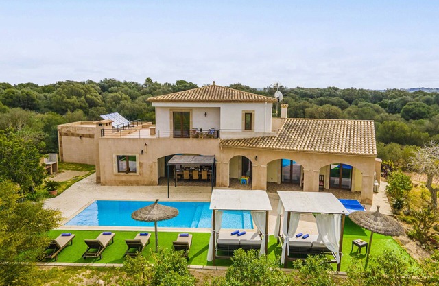 SA PEDRERA Finca für 8 in Feldern mit Schwimmbad