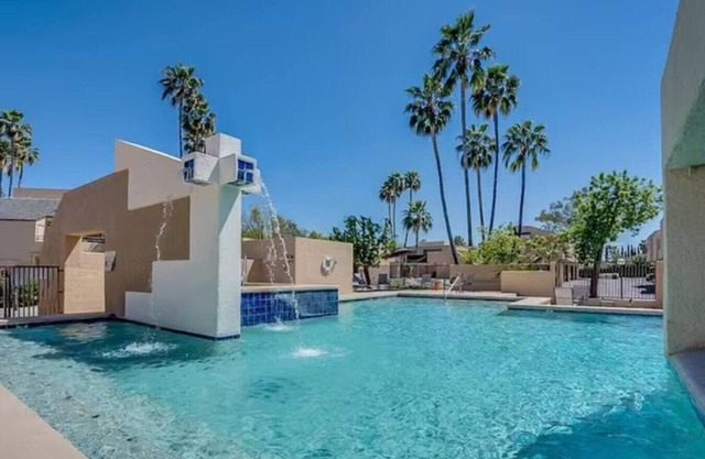 Sabino Canyon Condo - w/refreshing pool & spa
