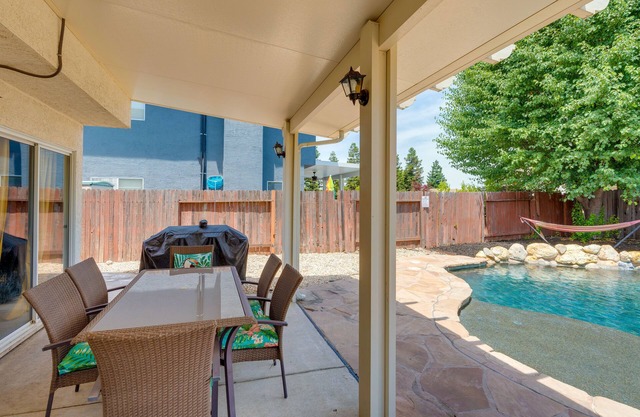 Sacramento Home w/Fire Pit: 15 Mi to Downtown!