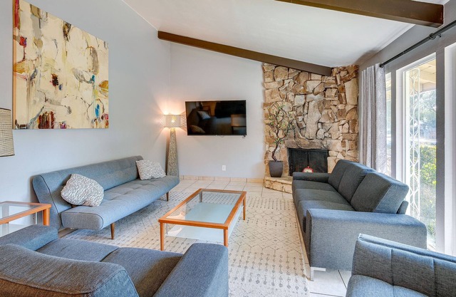 Sacramento Vacation Rental ~ 6 Mi to Downtown!