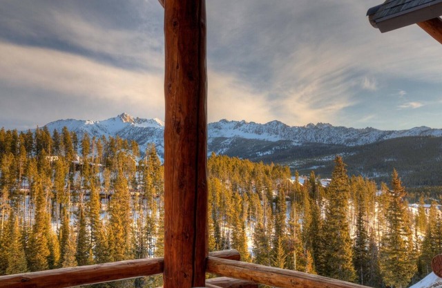 Saddle Ridge B5 (3-Bedroom Condo) with Mountain view by Moonlight Basin Lodging