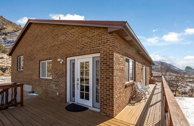 Saddle Ridge Retreat