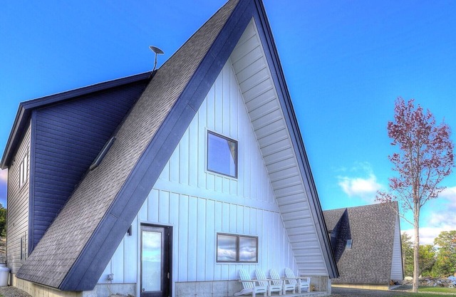 Saddleback - Maine Alpin Haus beautiful trailside ski-in/ski-out A-Frame with mountain views