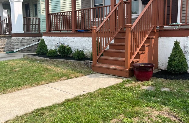 Safe and secure 3 bedroom 1 bathroom premium loft, and location. With driveway