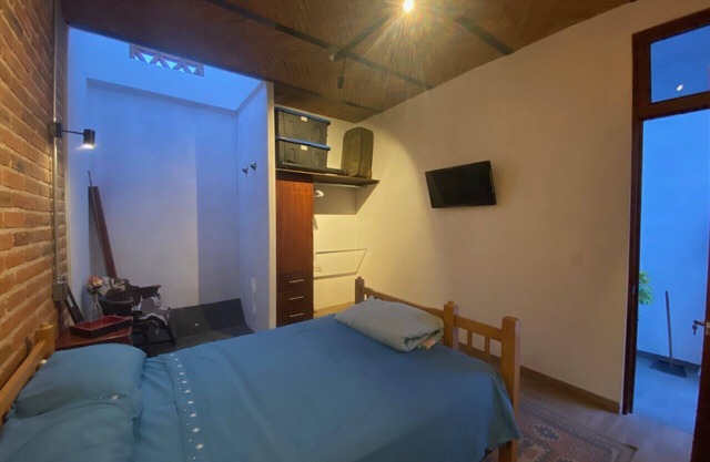 Safe and very well located family house.