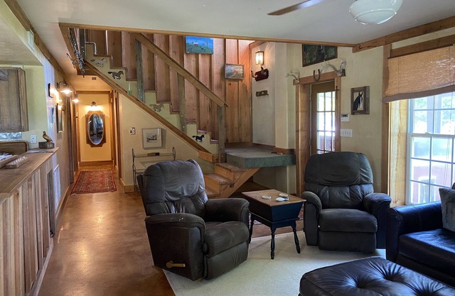 Safe Clarksdale Stay/Secluded 2600 sqft Barn House
