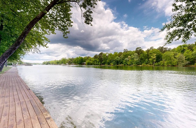 Safe secure pet friendly Lake House!