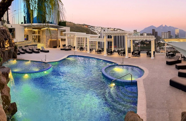 Safi Royal Luxury Metropolitan