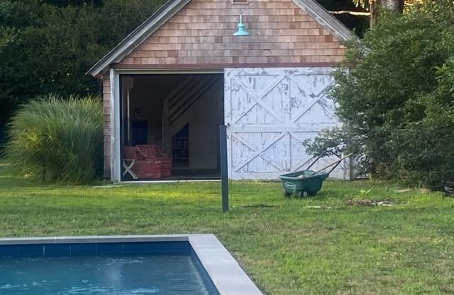 Sagaponack Farmhouse, South-of-Highway, 50-ft Gunite Pool/Sauna, Mins from Ocean