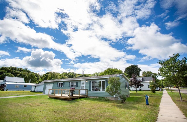 Sage Breeze - Walking distance to everything!