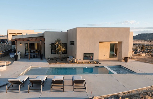 Sagebrush Hideaway w/ Pool+Spa, Sauna, Cold Plunge