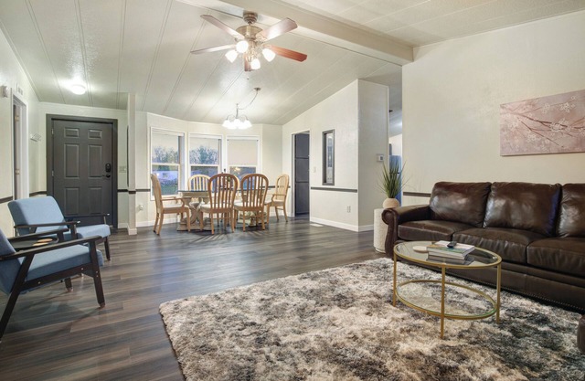 Sagebrush & Sunsets - King, Queen, Twins, Pets Welcome!