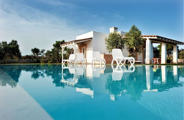 Gehobene Pool-Villa mit großem Garten