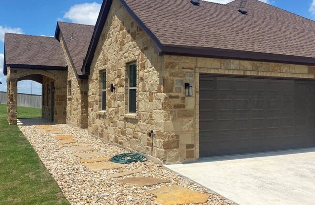 SALADO STONE RETREAT Charming 3-bedroom house with WiFi, AC in delightful Salado
