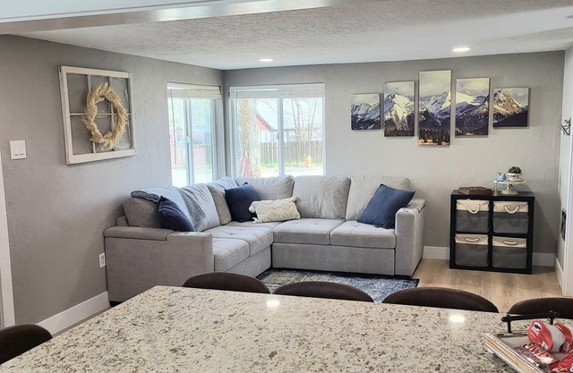 Salmon Bench Home w/ hot tub