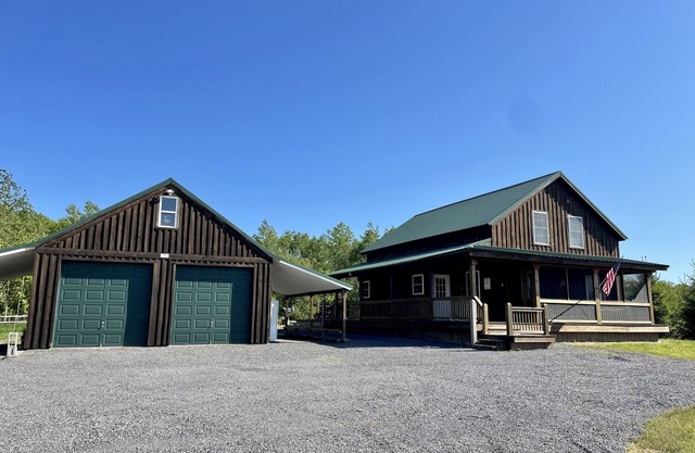 Salmon River Waterfront Lodge w/ Soothing Hot Tub