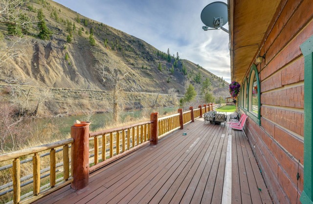 Salmon Vacation Rental w/ On-Site River Access!
